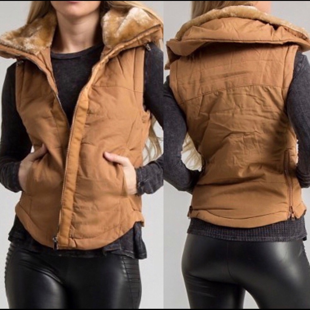 LAST ONE! PRICE FIRM Camel vest with faux fur